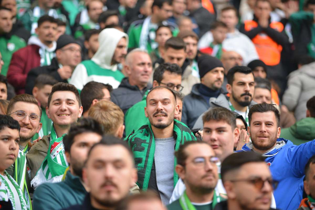 (FOTO GALERİ) BURSASPOR-DÜZCE MAÇINDAN TARAFTAR FOTOĞRAFLARI