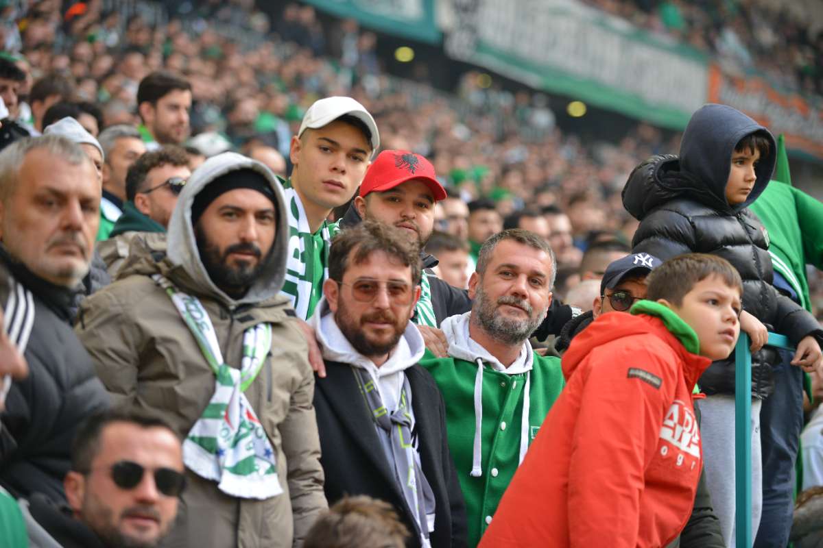 (FOTO GALERİ) BURSASPOR-DÜZCE MAÇINDAN TARAFTAR FOTOĞRAFLARI