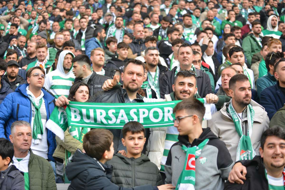 (FOTO GALERİ) BURSASPOR-DÜZCE MAÇINDAN TARAFTAR FOTOĞRAFLARI