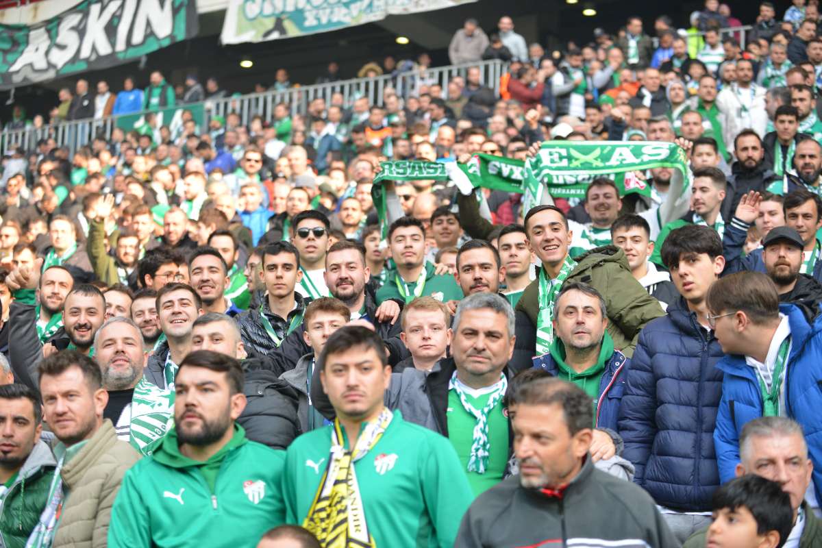 (FOTO GALERİ) BURSASPOR-DÜZCE MAÇINDAN TARAFTAR FOTOĞRAFLARI