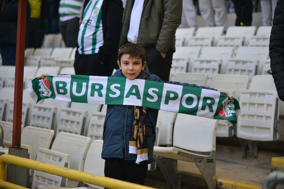 (FOTO GALERİ) BURSASPOR-DÜZCE MAÇINDAN TARAFTAR FOTOĞRAFLARI