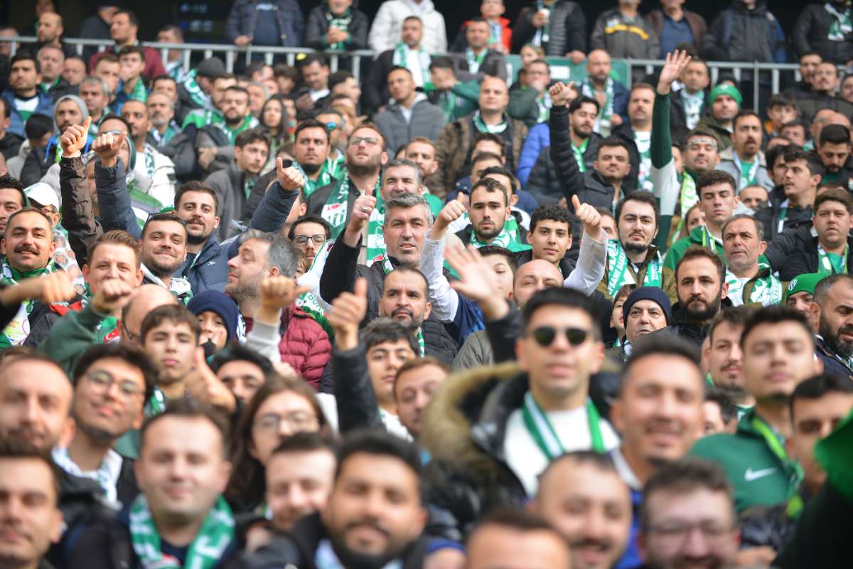 (FOTO GALERİ) BURSASPOR-DÜZCE MAÇINDAN TARAFTAR FOTOĞRAFLARI