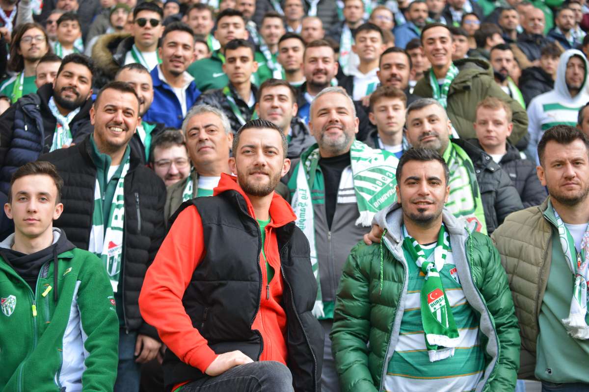 (FOTO GALERİ) BURSASPOR-DÜZCE MAÇINDAN TARAFTAR FOTOĞRAFLARI