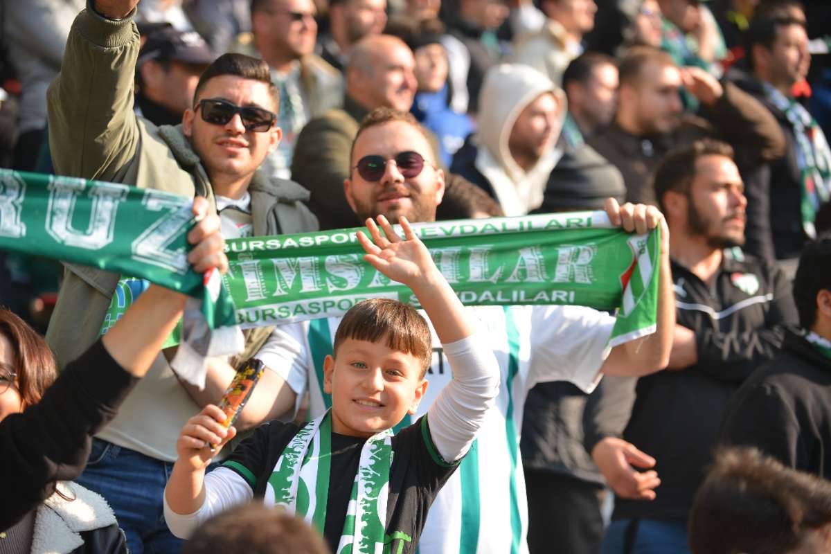 (FOTO GALERİ) BURSASPOR-DÜZCE MAÇINDAN TARAFTAR FOTOĞRAFLARI