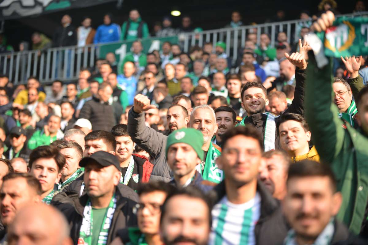 (FOTO GALERİ) BURSASPOR-DÜZCE MAÇINDAN TARAFTAR FOTOĞRAFLARI