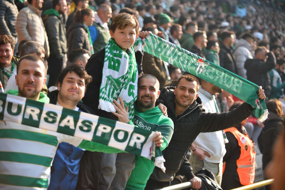 (FOTO GALERİ) BURSASPOR-DÜZCE MAÇINDAN TARAFTAR FOTOĞRAFLARI