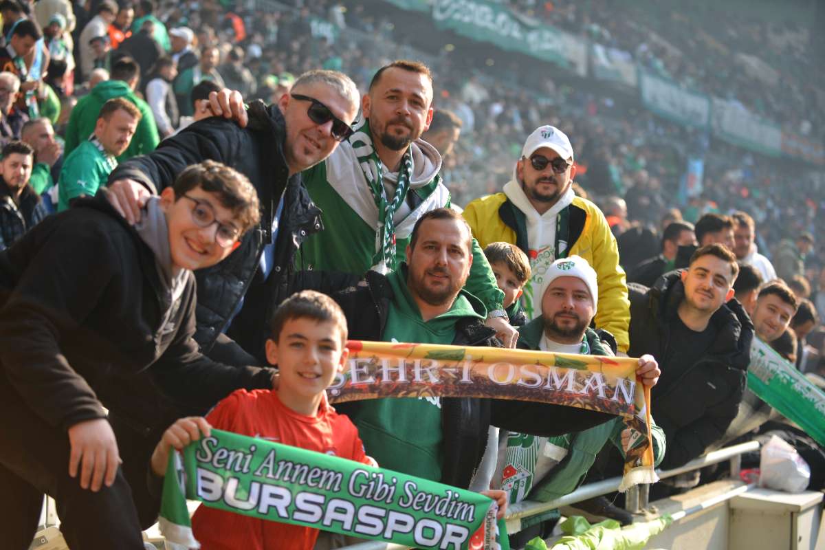 (FOTO GALERİ) BURSASPOR-DÜZCE MAÇINDAN TARAFTAR FOTOĞRAFLARI