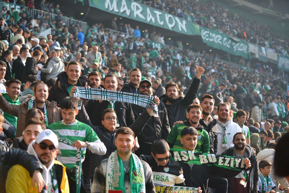 (FOTO GALERİ) BURSASPOR-DÜZCE MAÇINDAN TARAFTAR FOTOĞRAFLARI