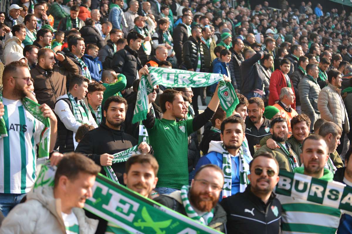 (FOTO GALERİ) BURSASPOR-DÜZCE MAÇINDAN TARAFTAR FOTOĞRAFLARI