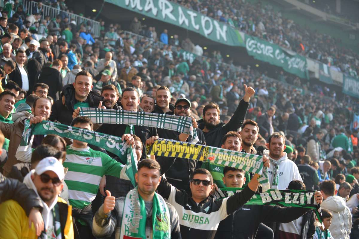 (FOTO GALERİ) BURSASPOR-DÜZCE MAÇINDAN TARAFTAR FOTOĞRAFLARI