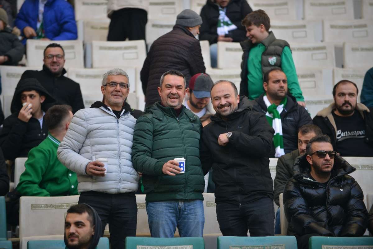 (FOTO GALERİ) BURSASPOR-DÜZCE MAÇINDAN TARAFTAR FOTOĞRAFLARI