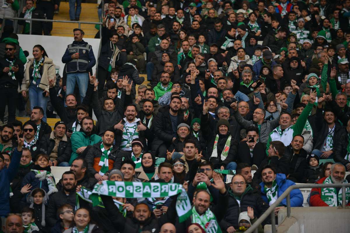 (FOTO GALERİ) BURSASPOR-DÜZCE MAÇINDAN TARAFTAR FOTOĞRAFLARI