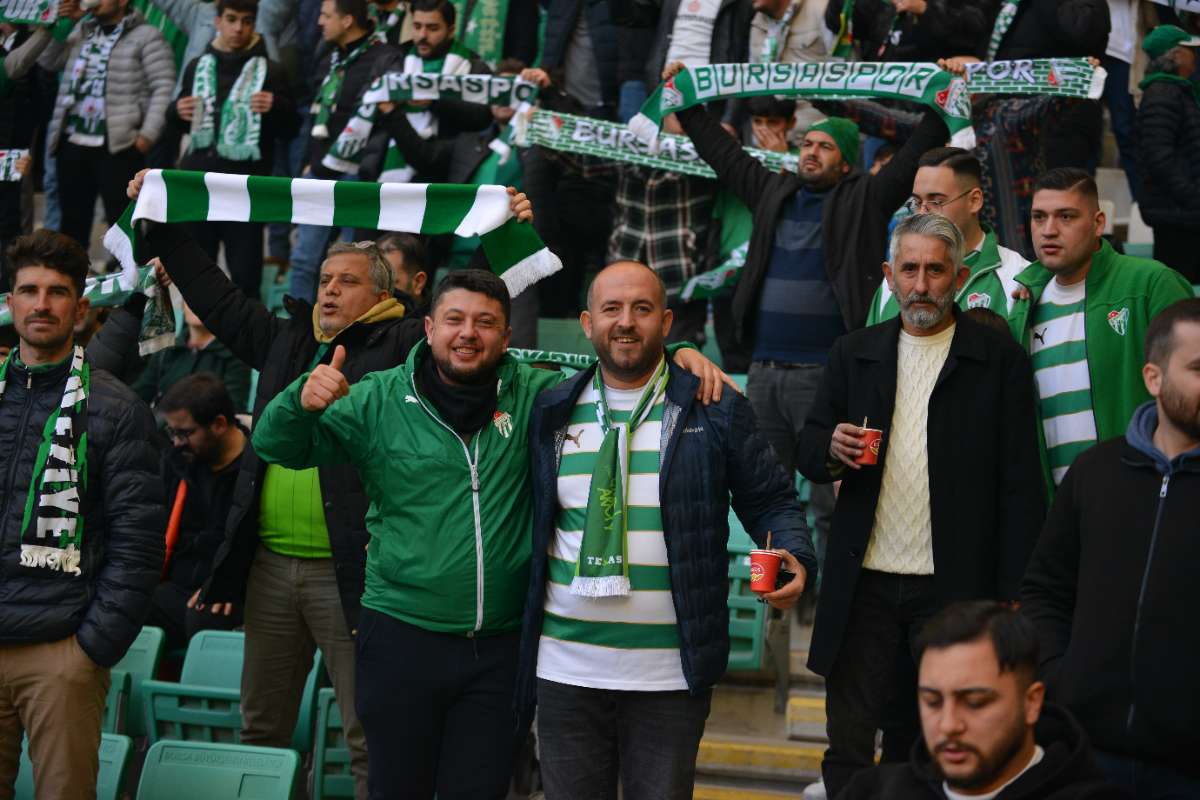 (FOTO GALERİ) BURSASPOR-DÜZCE MAÇINDAN TARAFTAR FOTOĞRAFLARI