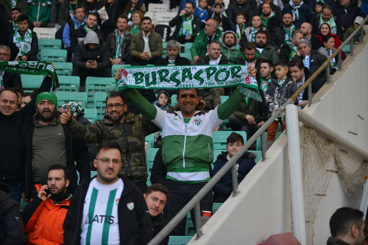 (FOTO GALERİ) BURSASPOR-DÜZCE MAÇINDAN TARAFTAR FOTOĞRAFLARI