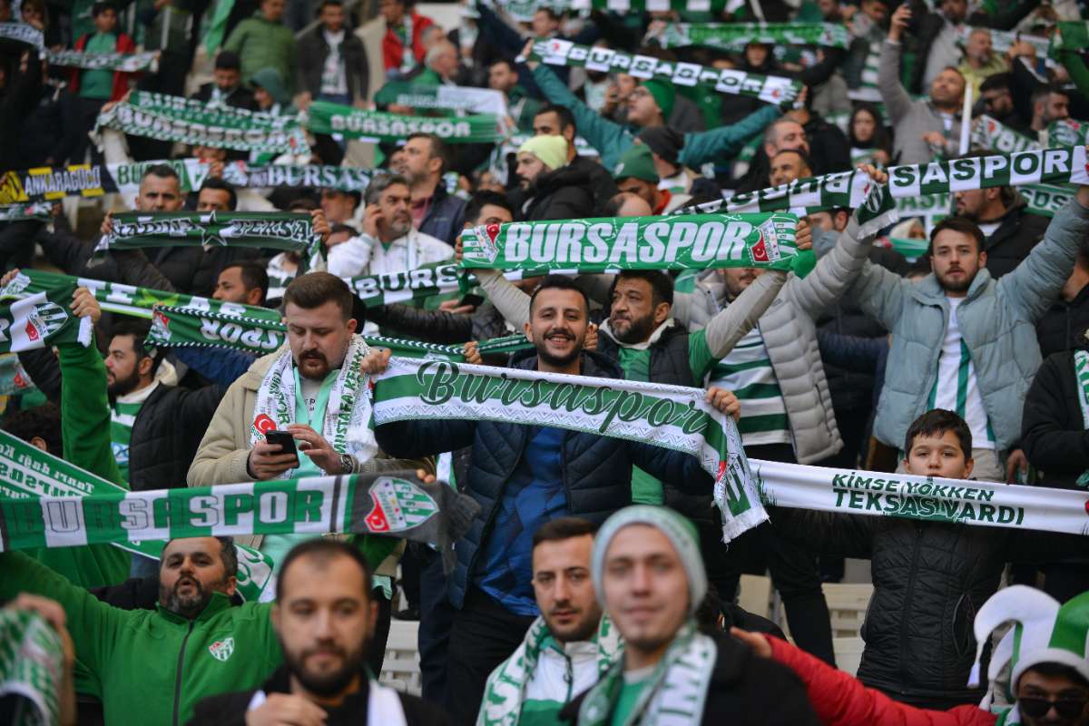 (FOTO GALERİ) BURSASPOR-DÜZCE MAÇINDAN TARAFTAR FOTOĞRAFLARI