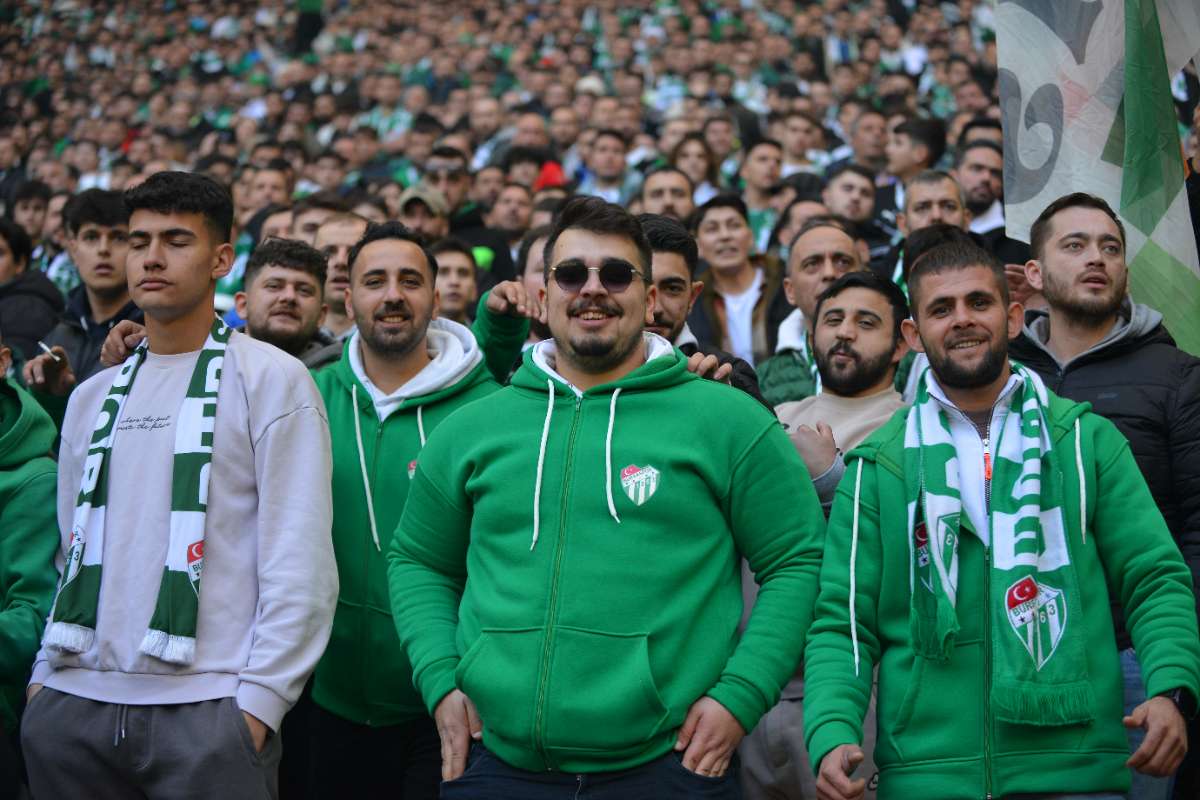 (FOTO GALERİ) BURSASPOR-DÜZCE MAÇINDAN TARAFTAR FOTOĞRAFLARI