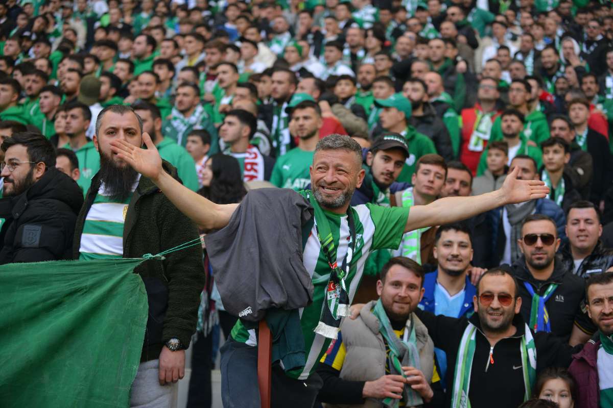 (FOTO GALERİ) BURSASPOR-DÜZCE MAÇINDAN TARAFTAR FOTOĞRAFLARI