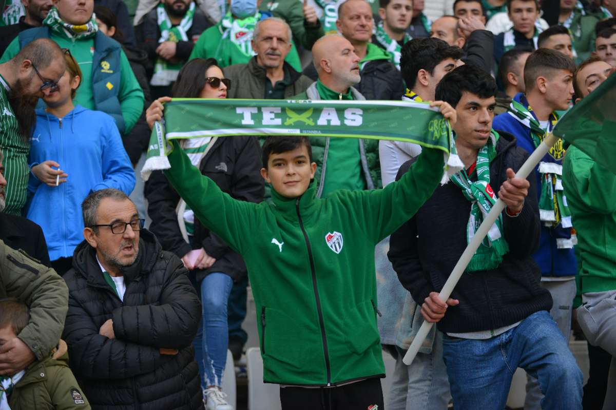 (FOTO GALERİ) BURSASPOR-DÜZCE MAÇINDAN TARAFTAR FOTOĞRAFLARI