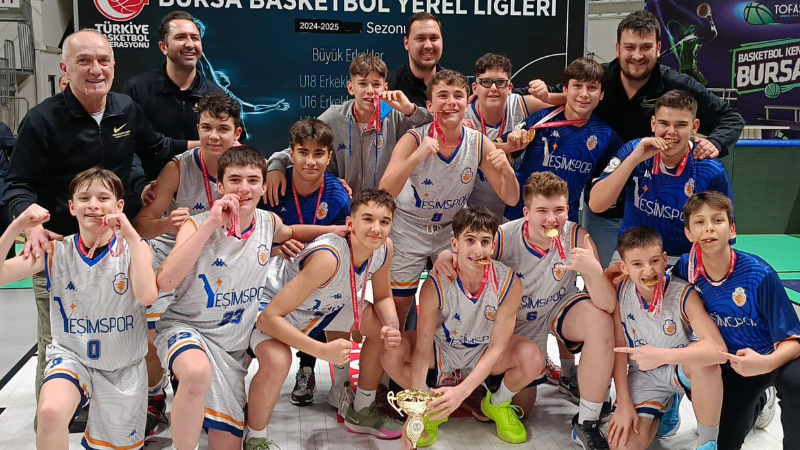 Yeşim Spor U14 takımı namağlup Bursa şampiyonu oldu