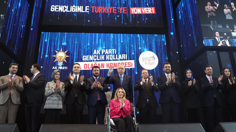 AK PARTİ GENÇLİK KOLLARI KONGRESİ’NİN DİVAN BAŞKANI AHMET KILIÇ OLDU