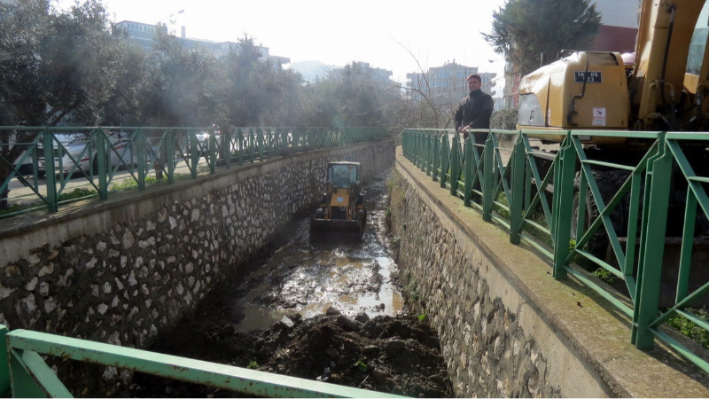 Mudanya Kara Dere'de temizlik çalışmaları başladı