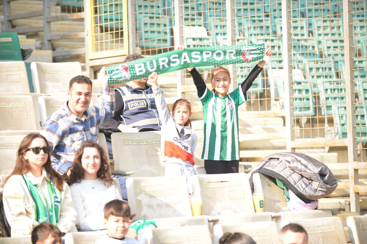 (FOTO GALERİ) BURSASPOR-ERGENE VELİMEŞESPOR MAÇINDAN TARAFTAR FOTOĞRAFLARI