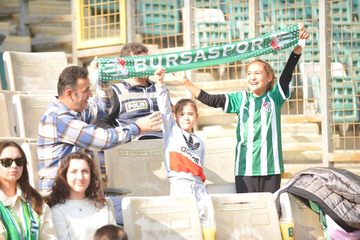 (FOTO GALERİ) BURSASPOR-ERGENE VELİMEŞESPOR MAÇINDAN TARAFTAR FOTOĞRAFLARI