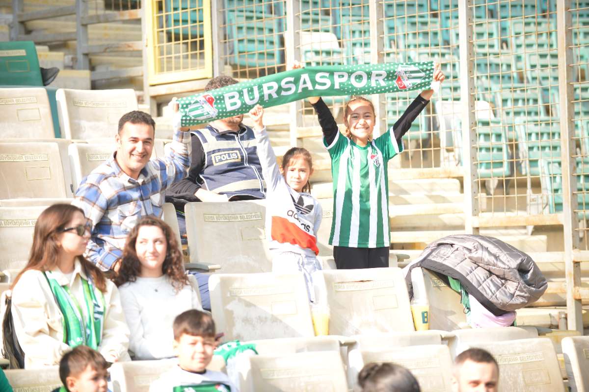 (FOTO GALERİ) BURSASPOR-ERGENE VELİMEŞESPOR MAÇINDAN TARAFTAR FOTOĞRAFLARI