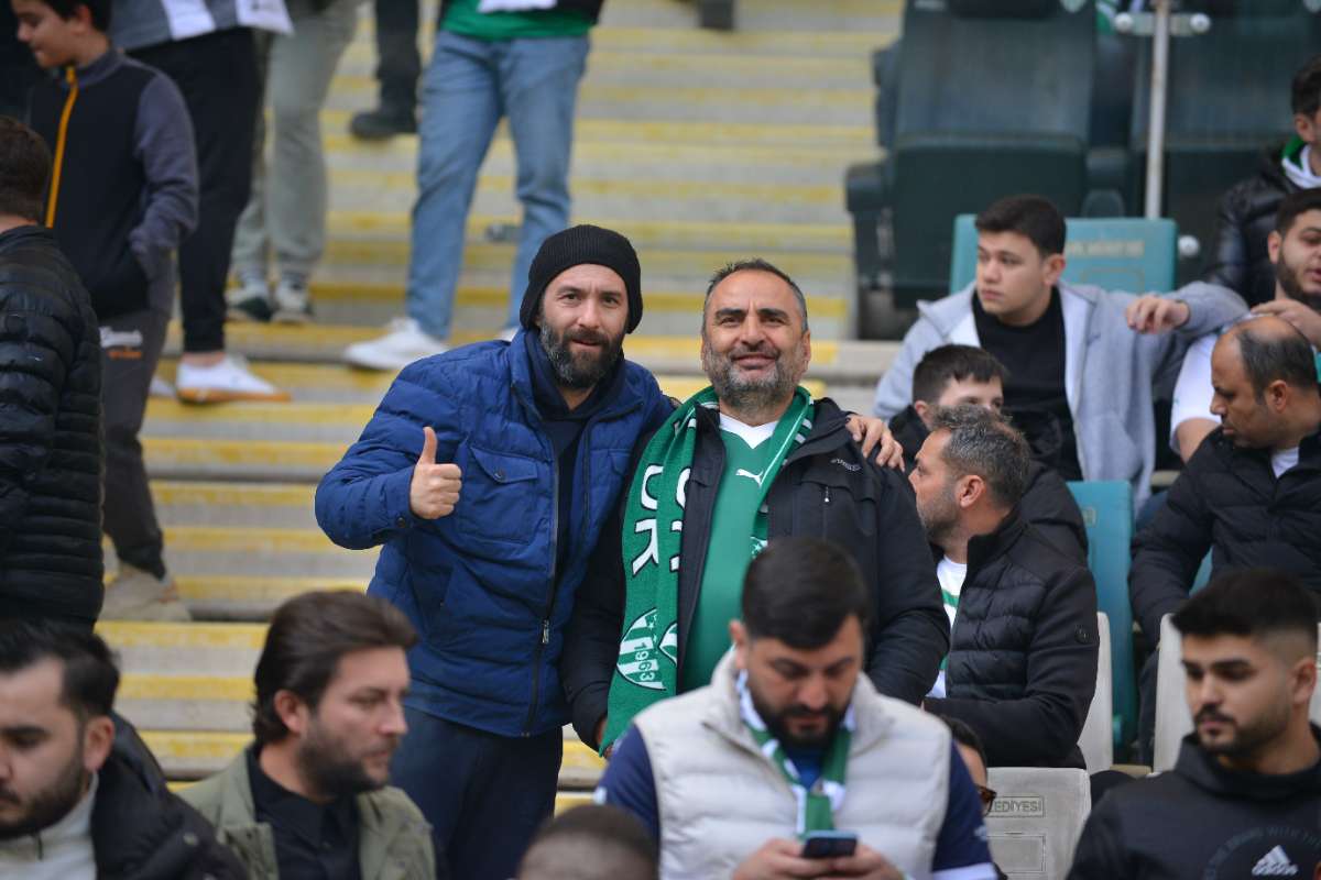 (FOTO GALERİ) BURSASPOR-ERGENE VELİMEŞESPOR MAÇINDAN TARAFTAR FOTOĞRAFLARI