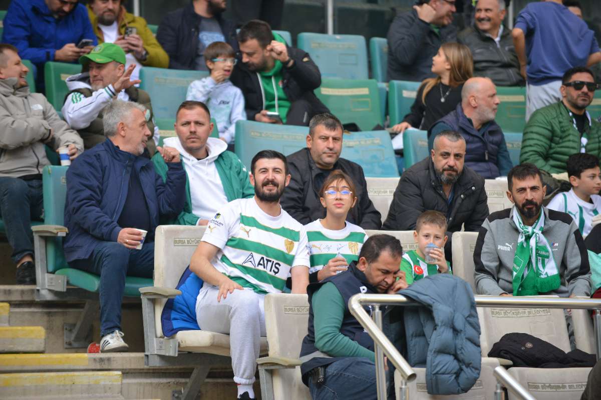 (FOTO GALERİ) BURSASPOR-ERGENE VELİMEŞESPOR MAÇINDAN TARAFTAR FOTOĞRAFLARI