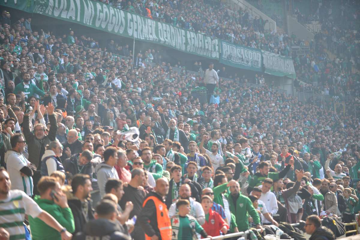 (FOTO GALERİ) BURSASPOR-ERGENE VELİMEŞESPOR MAÇINDAN TARAFTAR FOTOĞRAFLARI