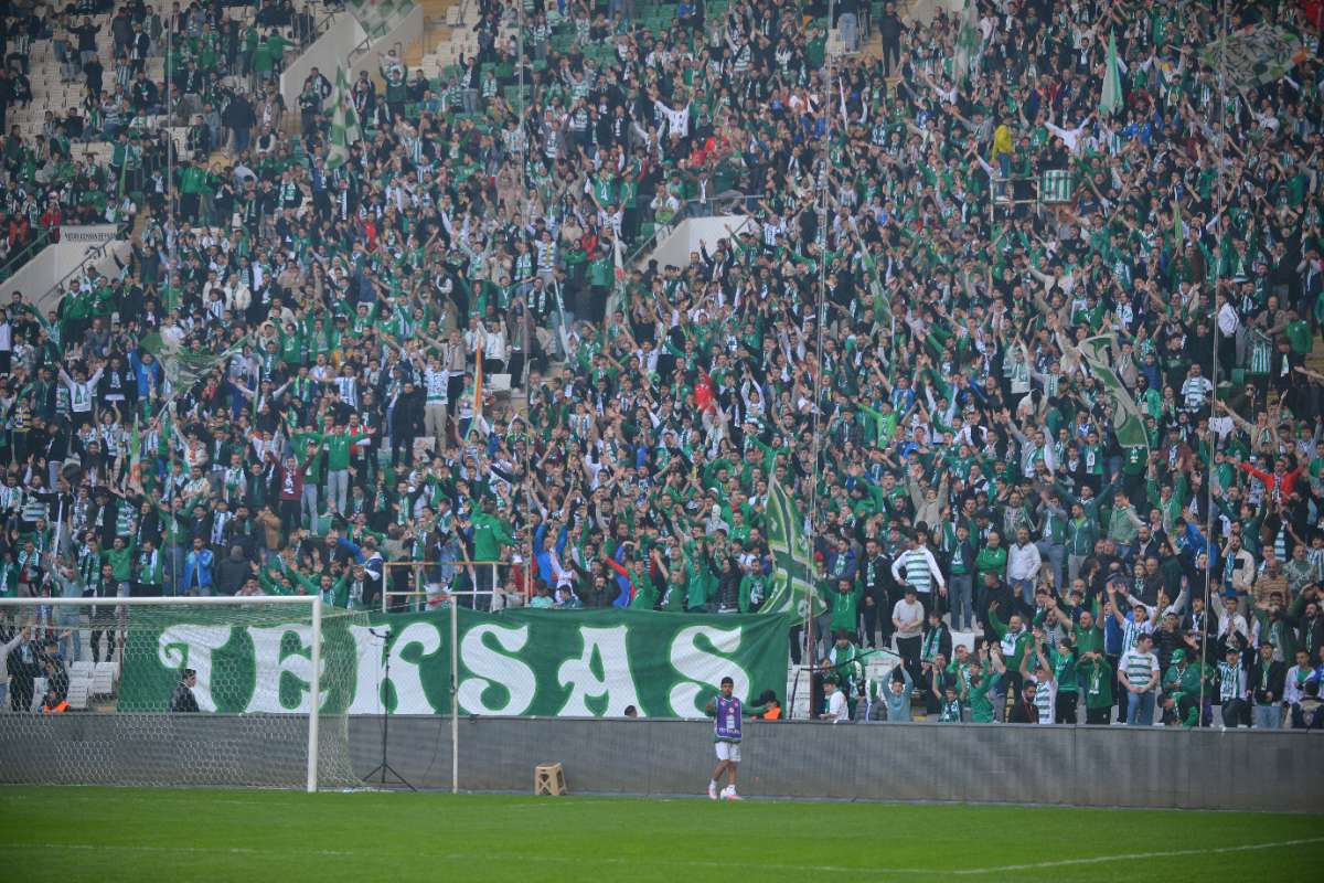 (FOTO GALERİ) BURSASPOR-ERGENE VELİMEŞESPOR MAÇINDAN TARAFTAR FOTOĞRAFLARI