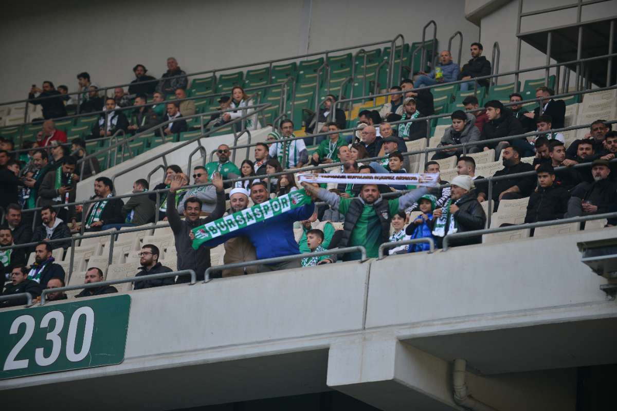 (FOTO GALERİ) BURSASPOR-ERGENE VELİMEŞESPOR MAÇINDAN TARAFTAR FOTOĞRAFLARI