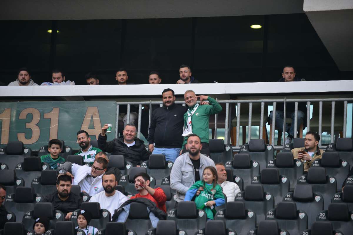 (FOTO GALERİ) BURSASPOR-ERGENE VELİMEŞESPOR MAÇINDAN TARAFTAR FOTOĞRAFLARI