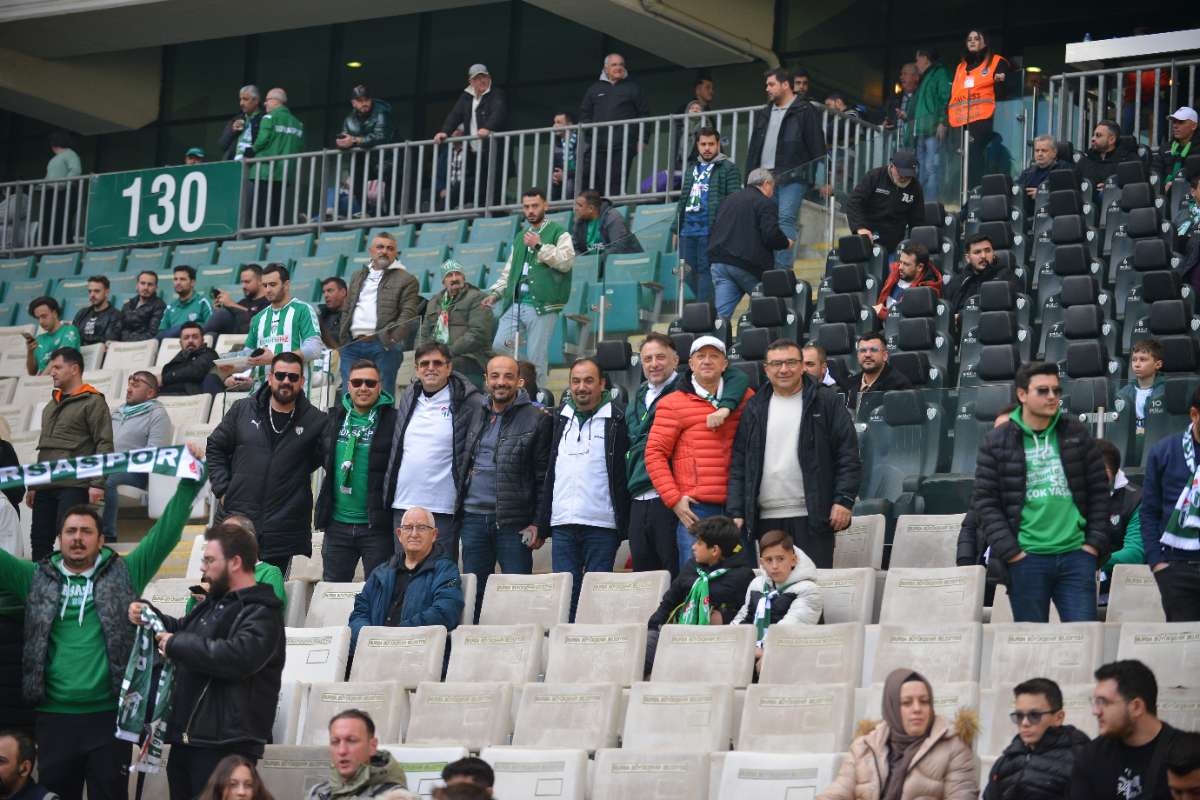 (FOTO GALERİ) BURSASPOR-ERGENE VELİMEŞESPOR MAÇINDAN TARAFTAR FOTOĞRAFLARI