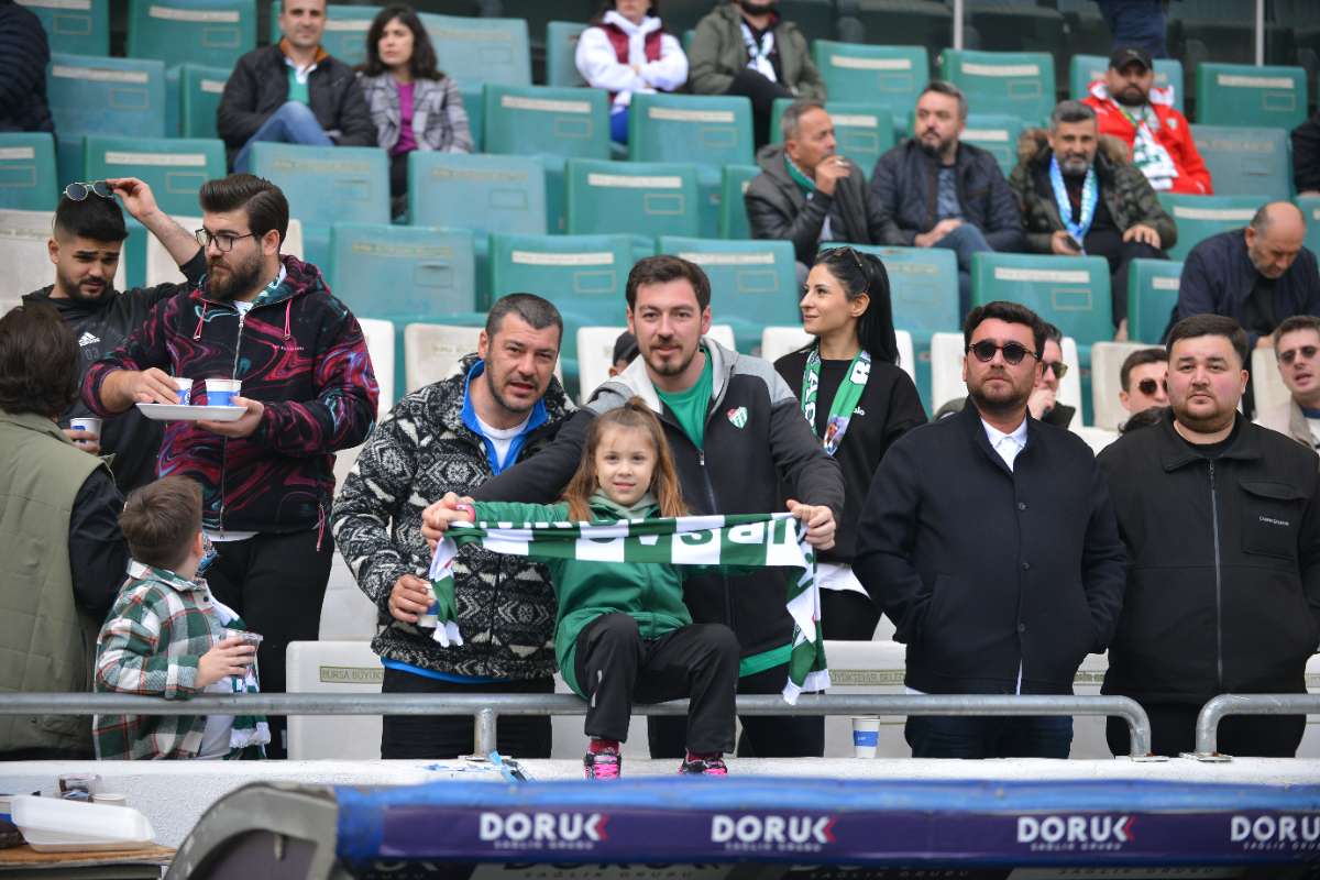 (FOTO GALERİ) BURSASPOR-ERGENE VELİMEŞESPOR MAÇINDAN TARAFTAR FOTOĞRAFLARI