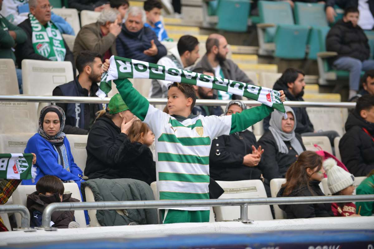 (FOTO GALERİ) BURSASPOR-ERGENE VELİMEŞESPOR MAÇINDAN TARAFTAR FOTOĞRAFLARI