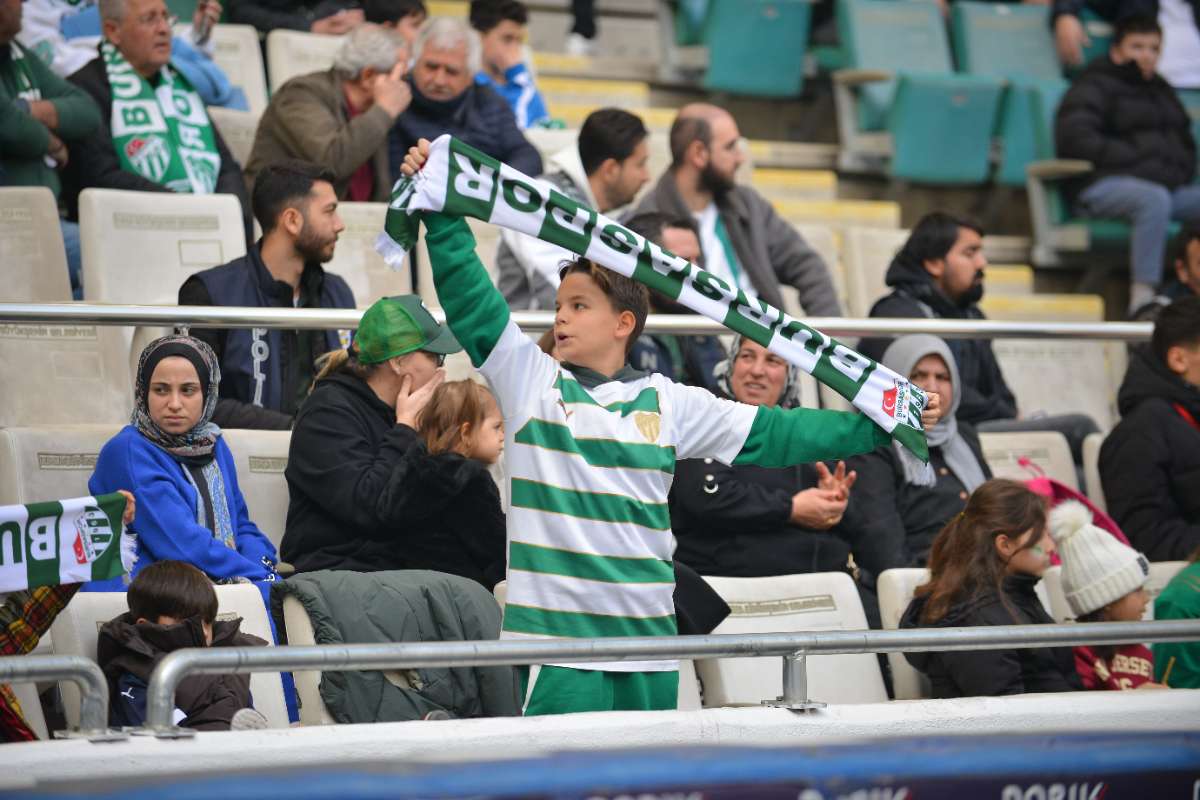 (FOTO GALERİ) BURSASPOR-ERGENE VELİMEŞESPOR MAÇINDAN TARAFTAR FOTOĞRAFLARI