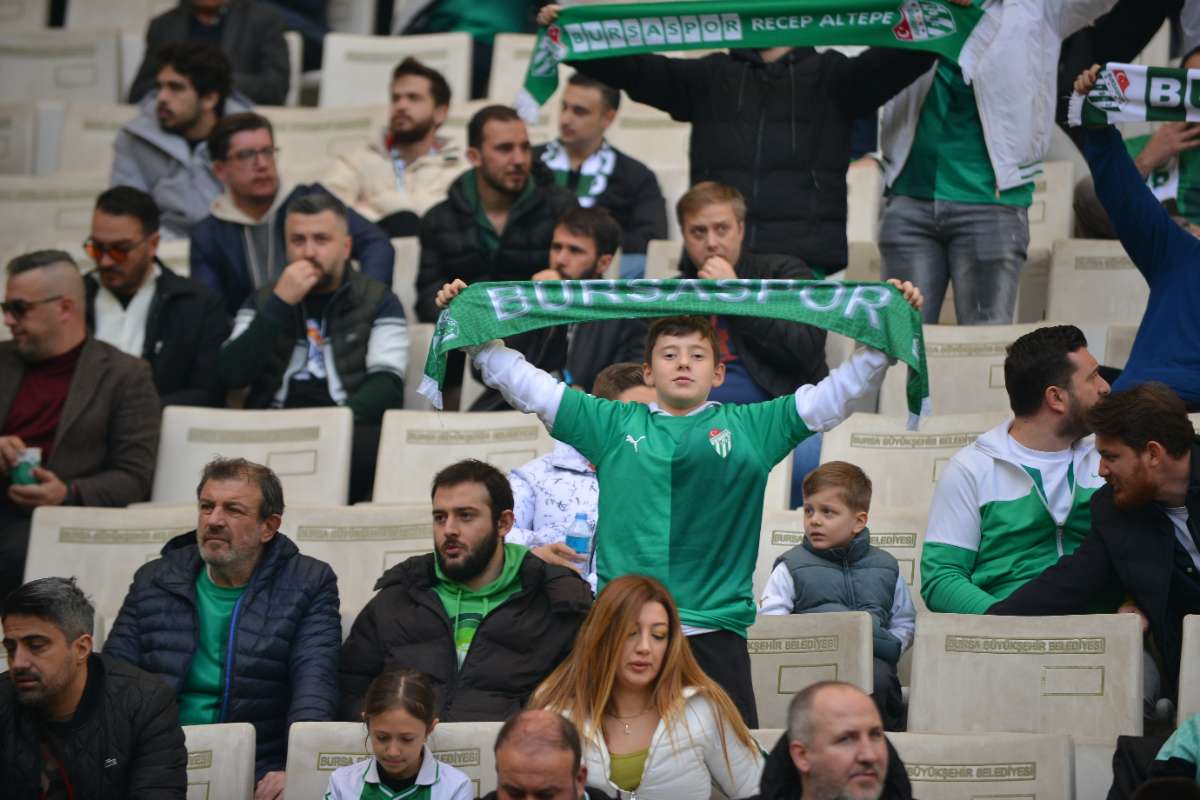 (FOTO GALERİ) BURSASPOR-ERGENE VELİMEŞESPOR MAÇINDAN TARAFTAR FOTOĞRAFLARI