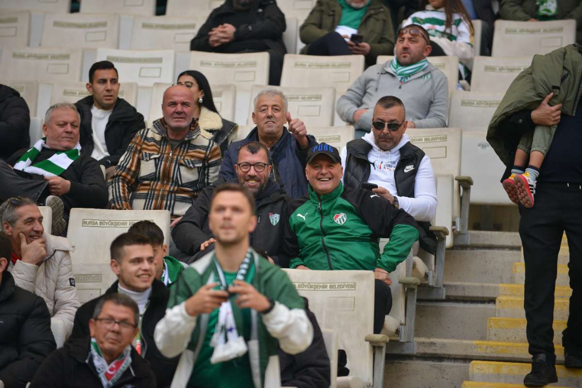 (FOTO GALERİ) BURSASPOR-ERGENE VELİMEŞESPOR MAÇINDAN TARAFTAR FOTOĞRAFLARI