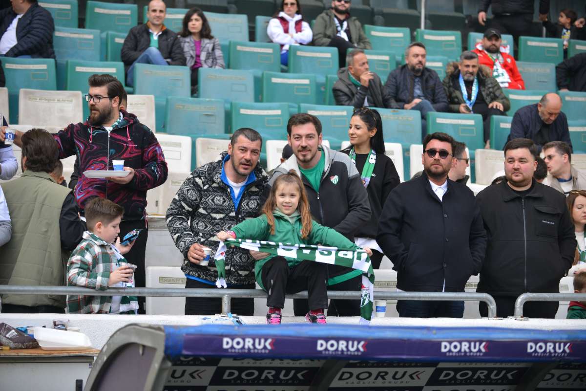 (FOTO GALERİ) BURSASPOR-ERGENE VELİMEŞESPOR MAÇINDAN TARAFTAR FOTOĞRAFLARI