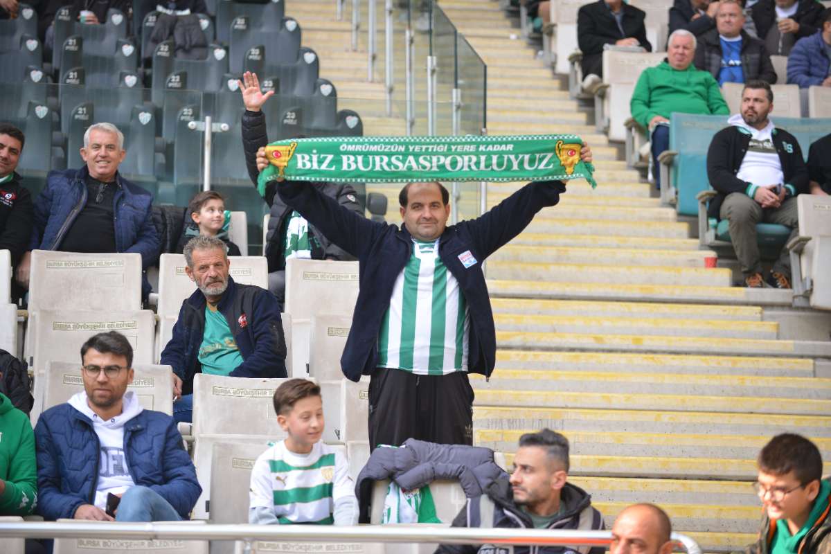 (FOTO GALERİ) BURSASPOR-ERGENE VELİMEŞESPOR MAÇINDAN TARAFTAR FOTOĞRAFLARI