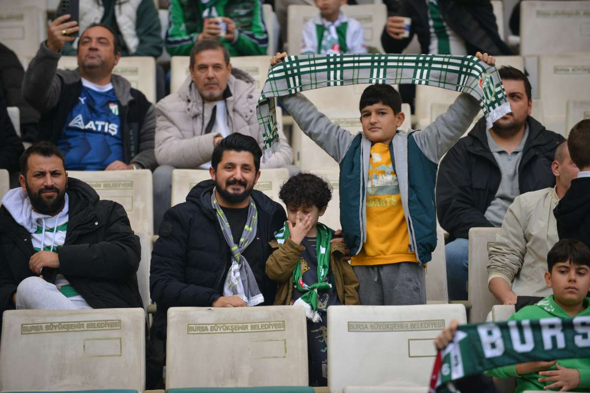 (FOTO GALERİ) BURSASPOR-ERGENE VELİMEŞESPOR MAÇINDAN TARAFTAR FOTOĞRAFLARI