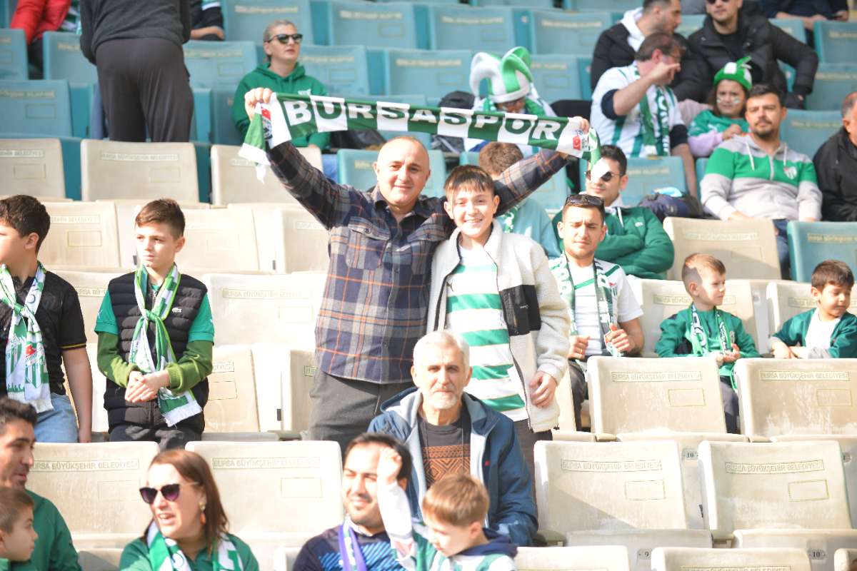 (FOTO GALERİ) BURSASPOR-ERGENE VELİMEŞESPOR MAÇINDAN TARAFTAR FOTOĞRAFLARI