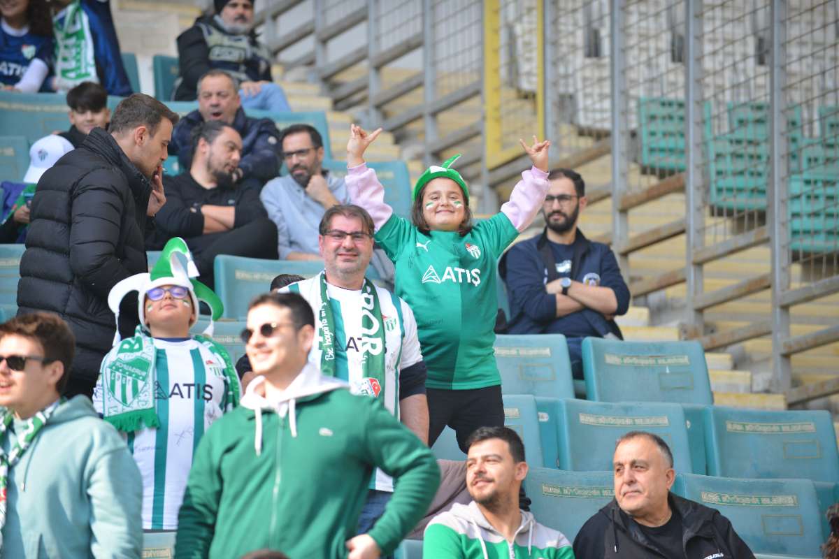 (FOTO GALERİ) BURSASPOR-ERGENE VELİMEŞESPOR MAÇINDAN TARAFTAR FOTOĞRAFLARI