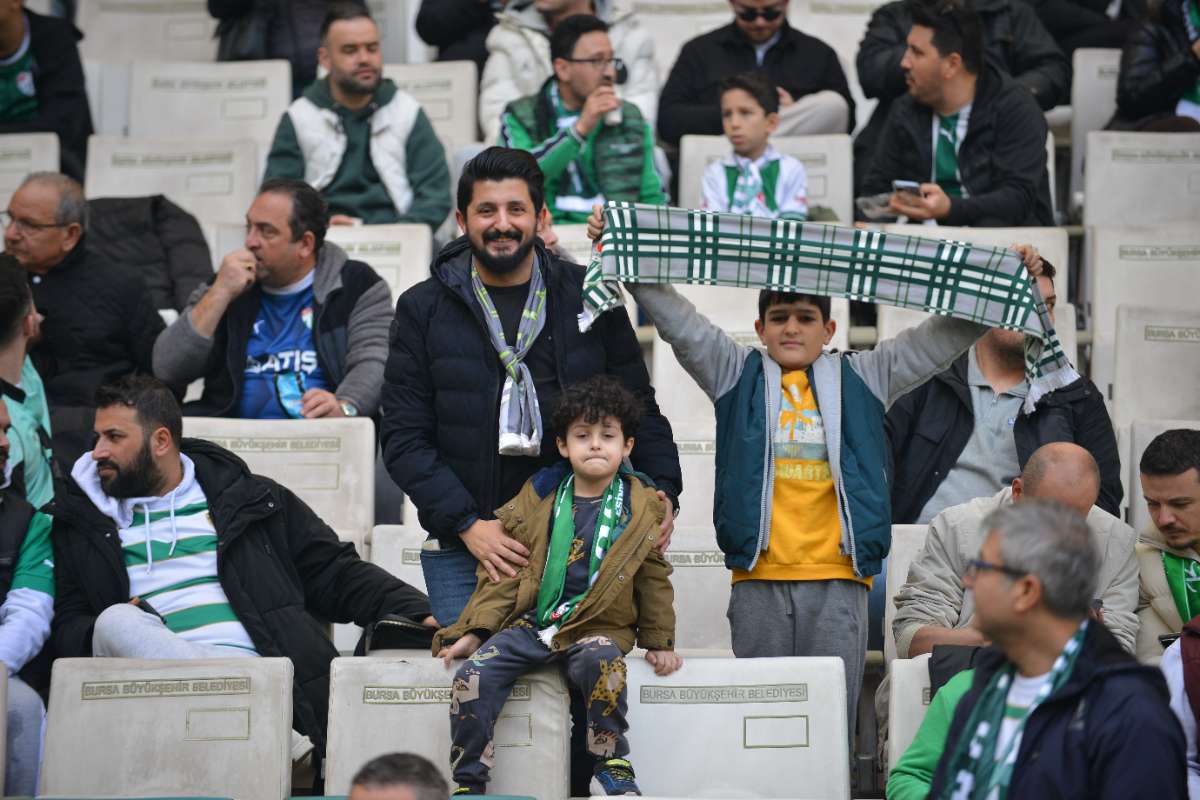 (FOTO GALERİ) BURSASPOR-ERGENE VELİMEŞESPOR MAÇINDAN TARAFTAR FOTOĞRAFLARI