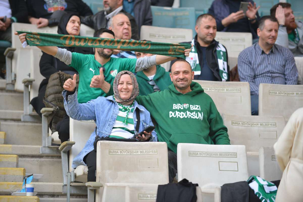 (FOTO GALERİ) BURSASPOR-ERGENE VELİMEŞESPOR MAÇINDAN TARAFTAR FOTOĞRAFLARI