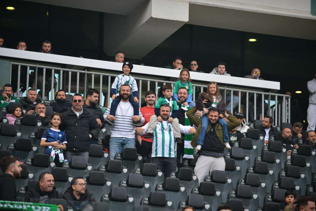 (FOTO GALERİ) BURSASPOR-ERGENE VELİMEŞESPOR MAÇINDAN TARAFTAR FOTOĞRAFLARI