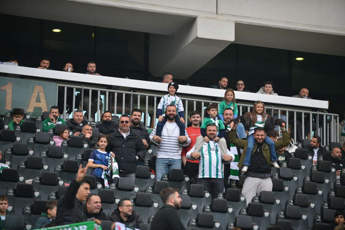 (FOTO GALERİ) BURSASPOR-ERGENE VELİMEŞESPOR MAÇINDAN TARAFTAR FOTOĞRAFLARI