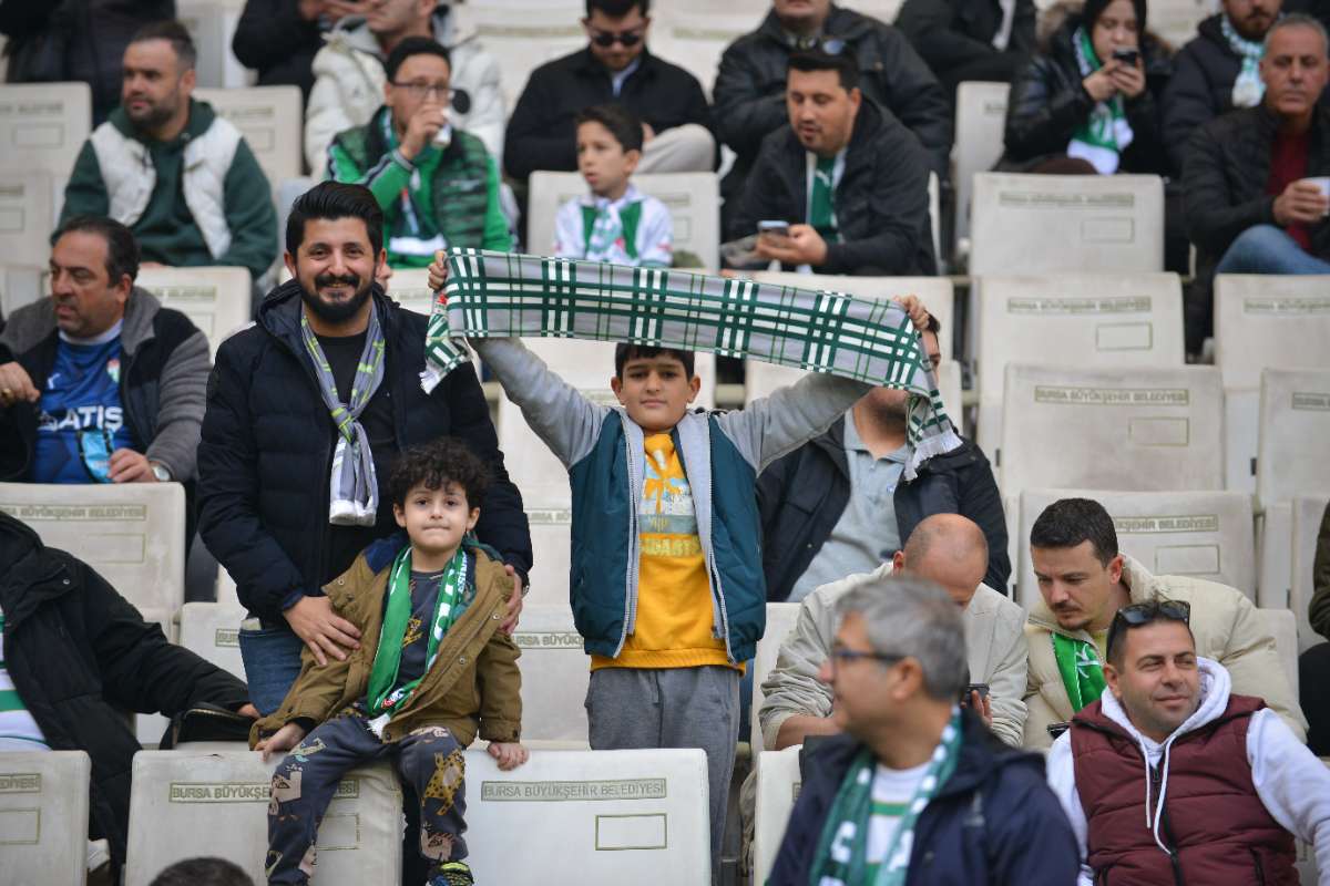 (FOTO GALERİ) BURSASPOR-ERGENE VELİMEŞESPOR MAÇINDAN TARAFTAR FOTOĞRAFLARI